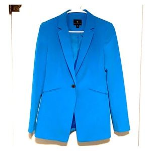 Fitted blue blazer